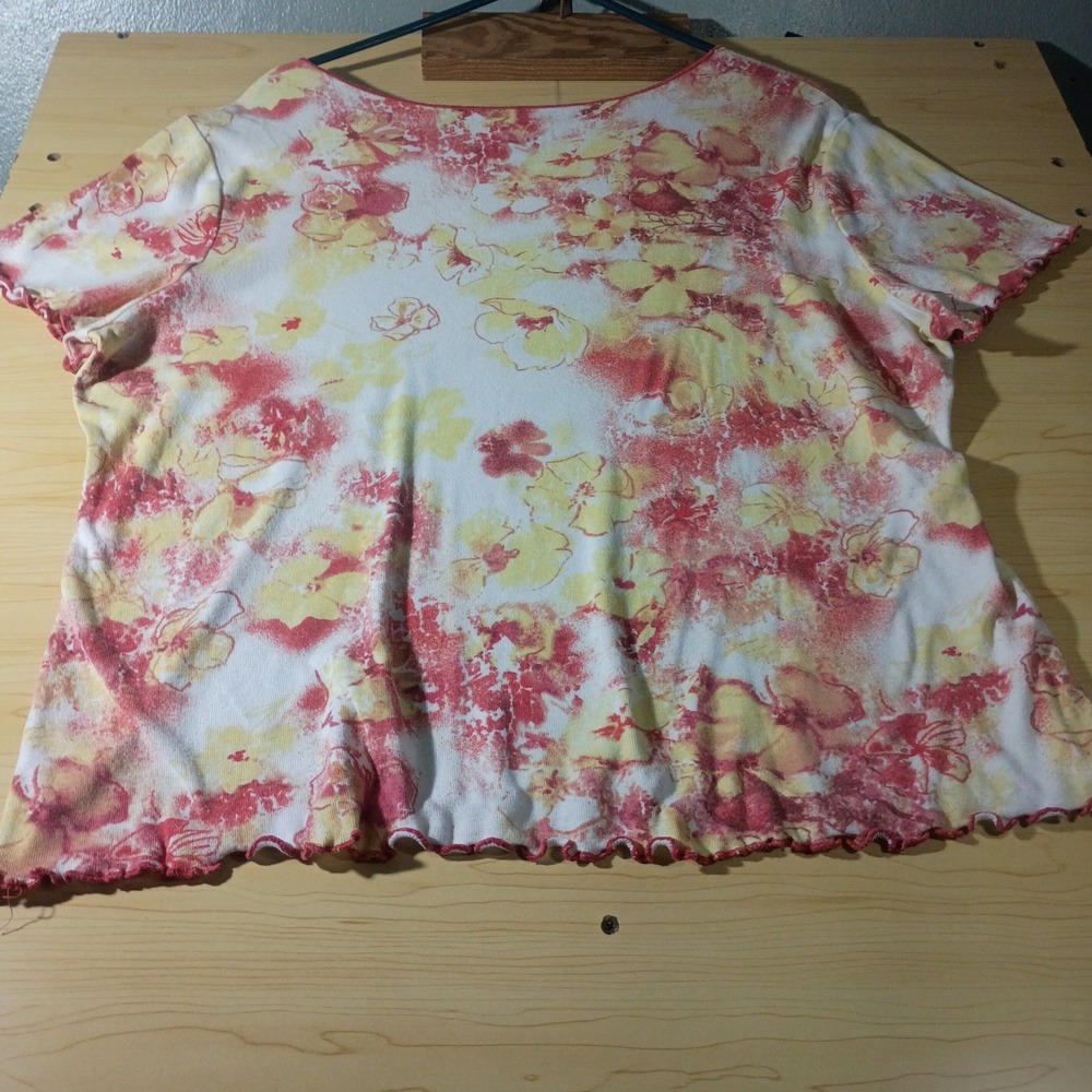 Basic Editions Floral Top Women XXL Red Short Sleeve Lettuce Trim Rhinestone